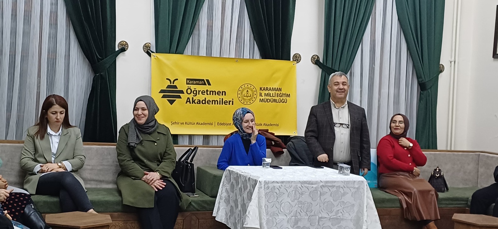 Edebiyat Akademisi’nde "Hikâyelerden Hayatı Okumak" Söyleşisi