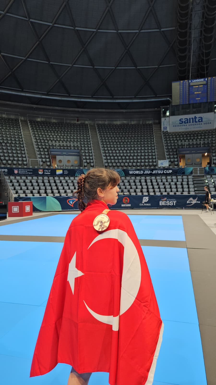 AYŞEGÜL AY, AVRUPA ÜÇÜNCÜSÜ OLDU
