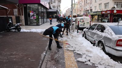 Belediye ekipleri, dün gece saatlerinde