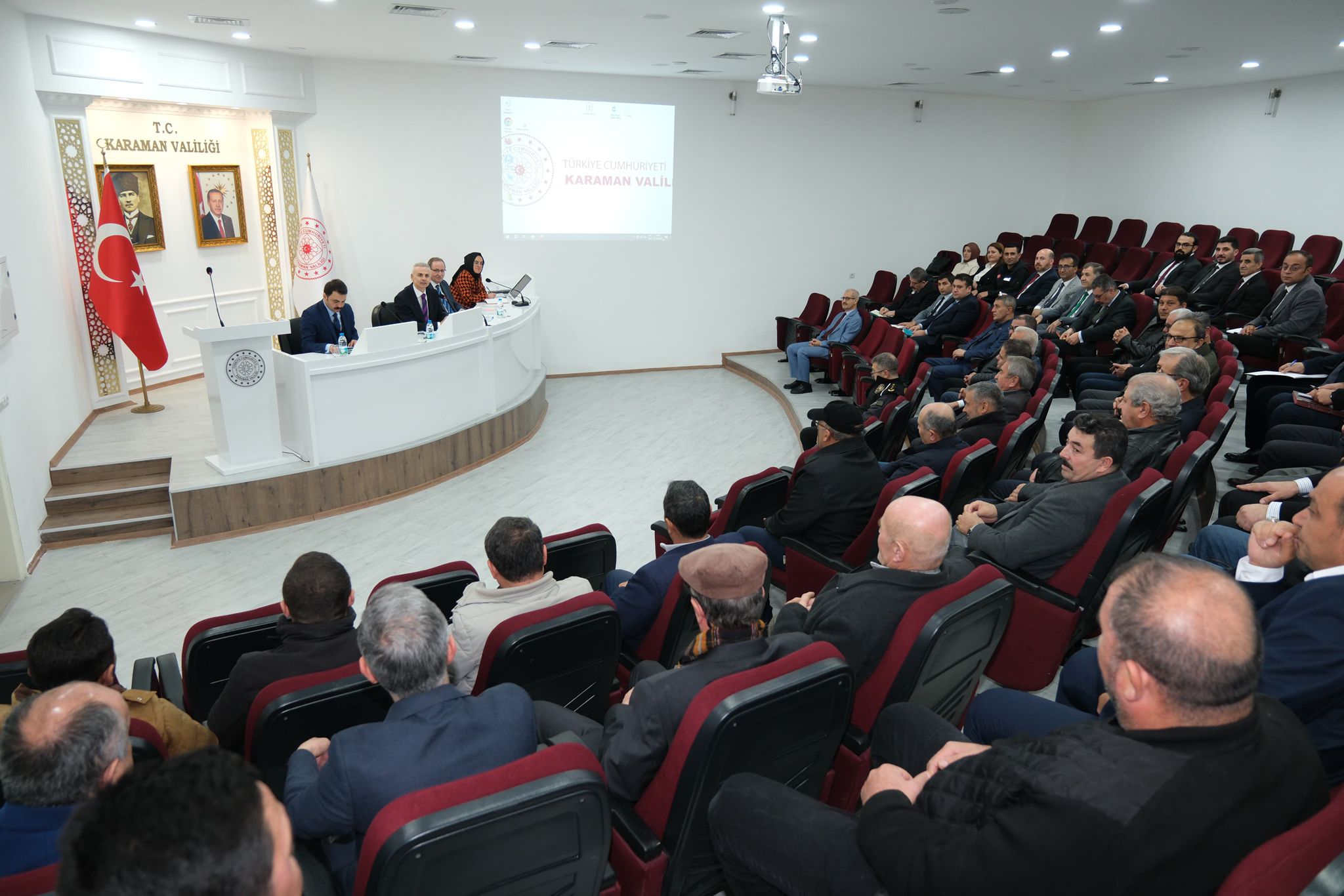 Valimiz Mehmet Fatih Çiçekli Mahalle Muhtarlarıyla Bir Araya Geldi