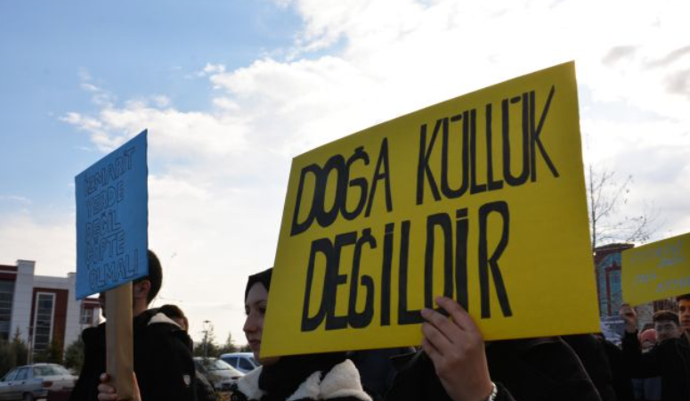 KMÜ Öğrencilerinden “İzmarit Kirliliğine Son” Eylemi