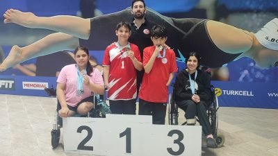 KARAMANLI YÜZÜCÜLERDEN BÜYÜK BAŞARI: TÜRKİYE ŞAMPİYONASI VE MİLLİ TAKIM SEÇMELERİNDE GURUR YAŞATTILAR