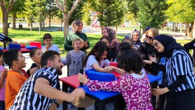 KARAMAN’DA AİLE YILI ETKİNLİKLERİ KAPSAMINDA BİLEK GÜREŞİ TURNUVASI