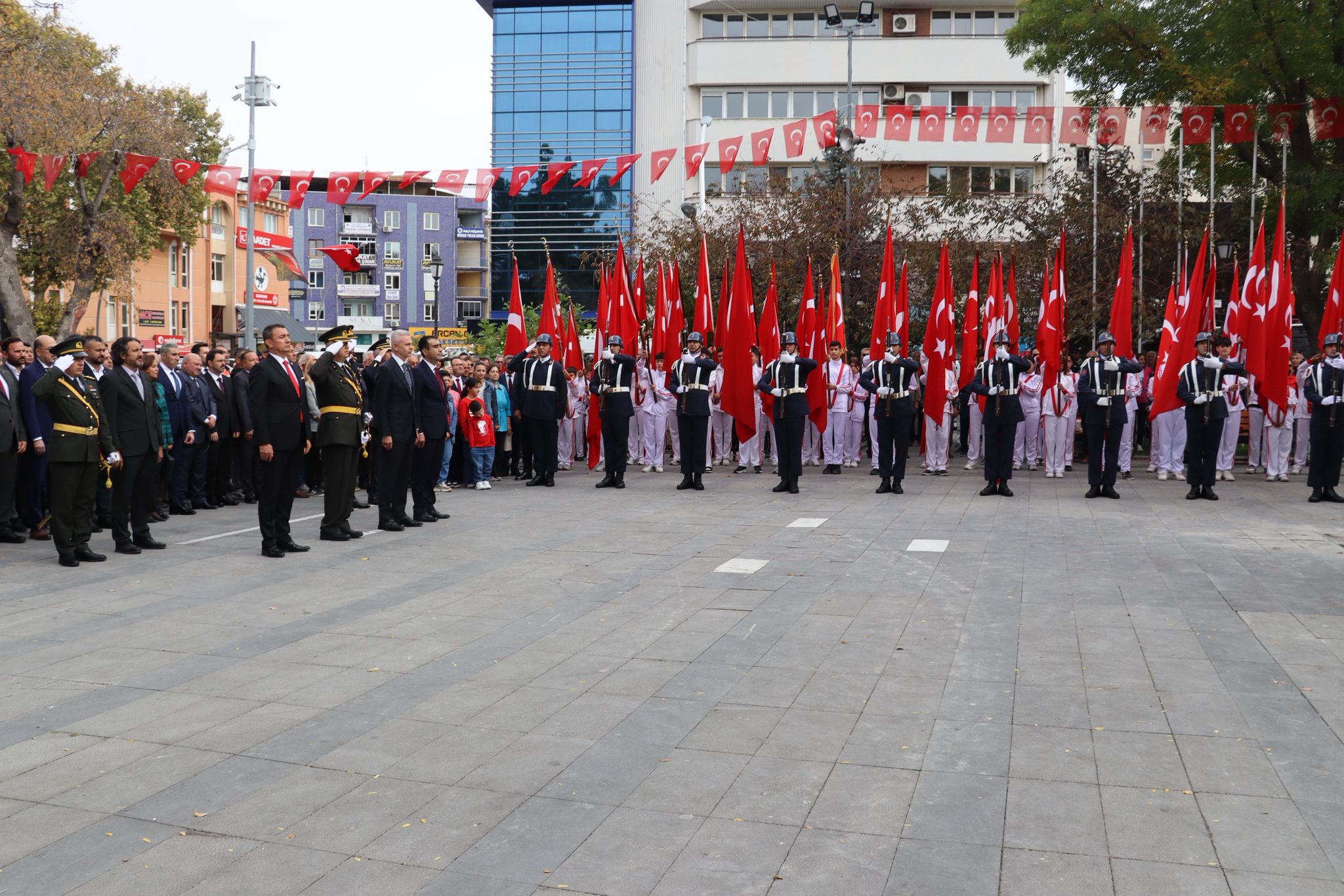 Karaman’da Cumhuriyet Bayramı Coşkuyla Kutlandı Karaman’da Cumhuriyet Bayramı Coşkuyla Kutlandı