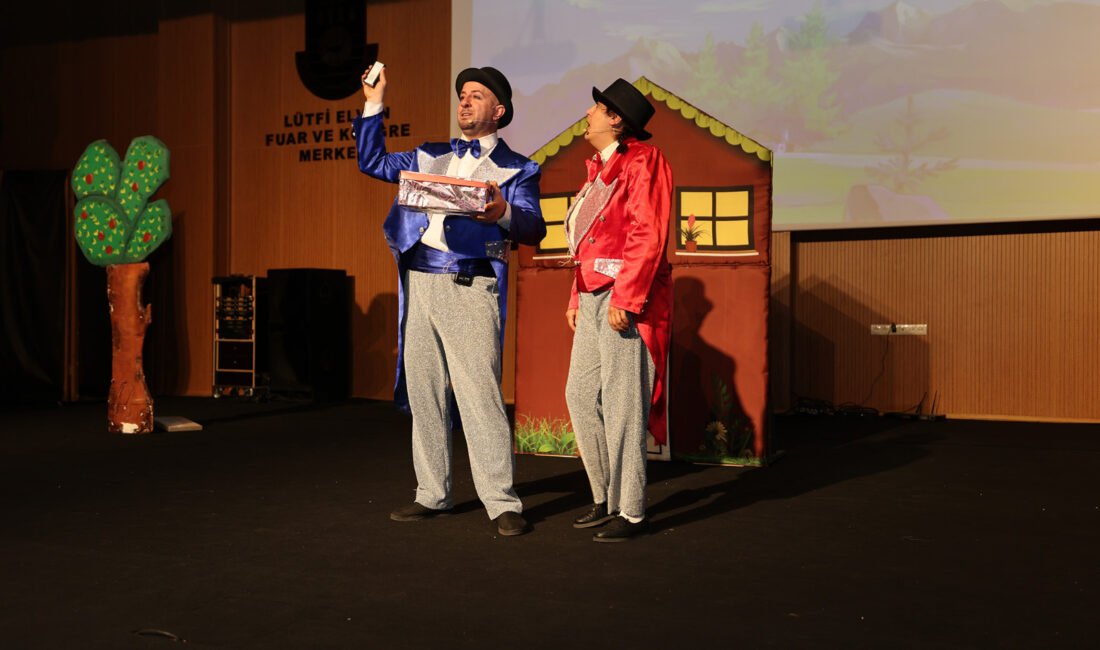 Karaman Belediyesi’nin düzenlediği ücretsiz tiyatro