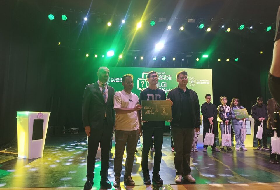 Karaman Gençlik Merkezi’nin üniversite grubu,