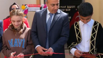 Karaman’da Zübeyde Hanım Ortaokulu tarafından düzenlenen TÜBİTAK 4006 Bilim Fuarı,