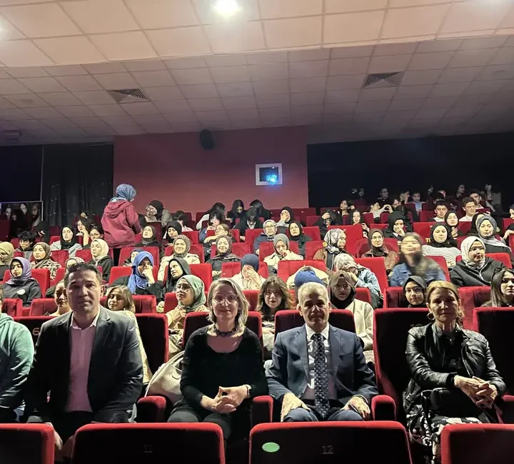 Karaman Anadolu Mektebi öğrencileri, Türk edebiyatının önemli isimlerinden Necip Fazıl