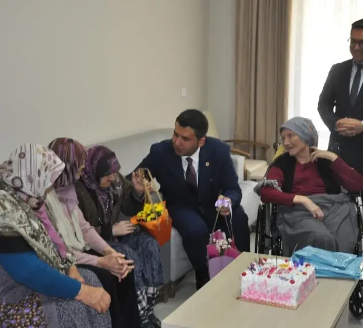 Ermenek Kaymakamı Uğur Muzaffer Çam, Anneler Günü vesilesiyle Ermenek Belediye