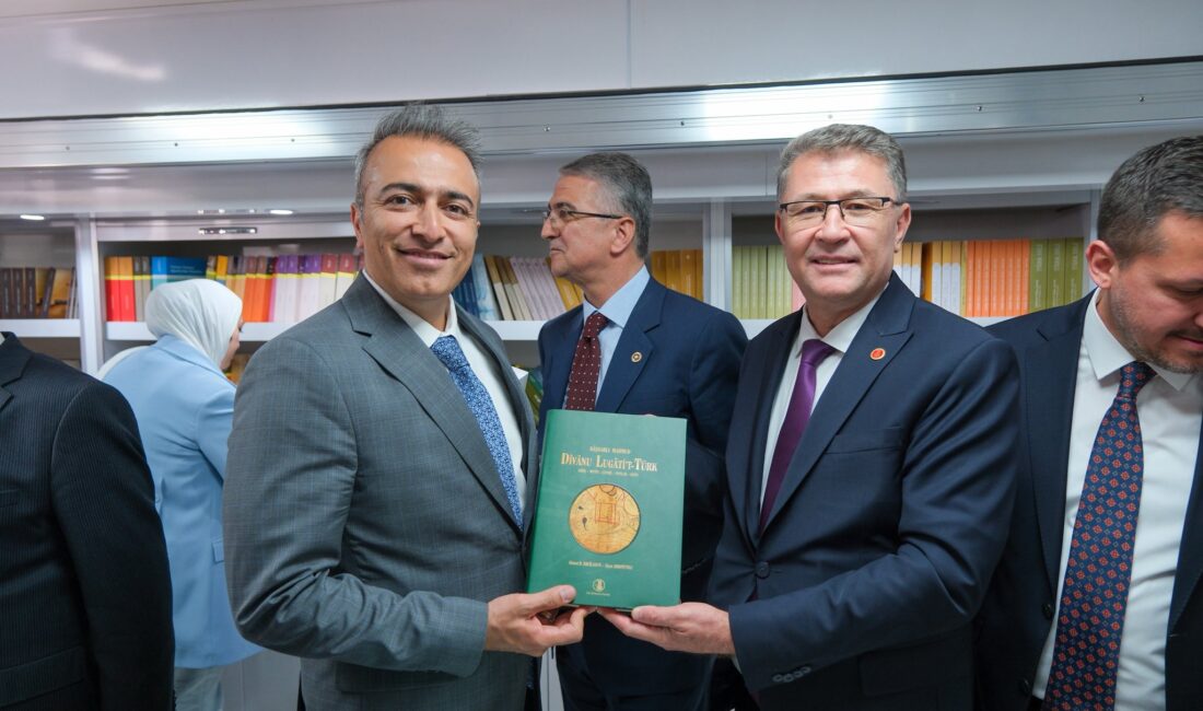 Karaman Valisi Hayrettin Çiçek, Karamanoğlu Mehmetbey Üniversitesi’nde düzenlenen “Dijital Çağda