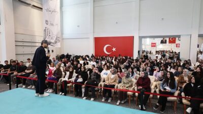 Karaman Belediyesi tarafından düzenlenen Karaman Kitap Günleri, her gün birbirinden