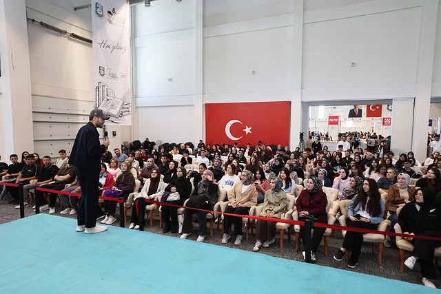 Karaman Belediyesi tarafından düzenlenen Karaman Kitap Günleri, her gün birbirinden