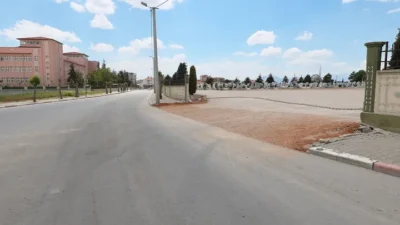 Karaman Belediyesi, vatandaşların kent mezarlığına ulaşımını kolaylaştırmak amacıyla mezarlığın doğu