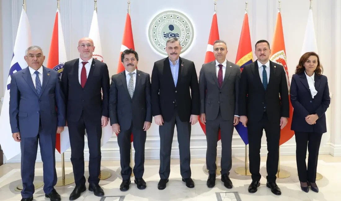 Karaman Valisi Hayrettin Çiçek, beraberindeki AK Parti Karaman Milletvekilleri Av.
