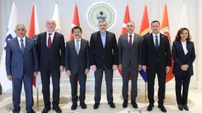 Karaman Valisi Hayrettin Çiçek, beraberindeki AK Parti Karaman Milletvekilleri Av.