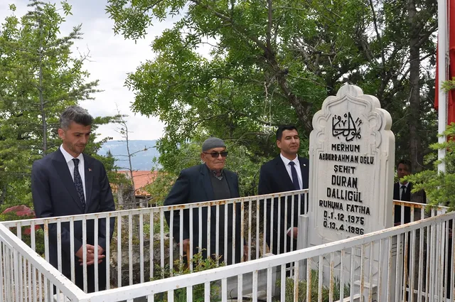 Ermenek Belediyesi, Kurban Bayramı dolayısıyla şehit kabirlerini ziyaret ederek aziz
