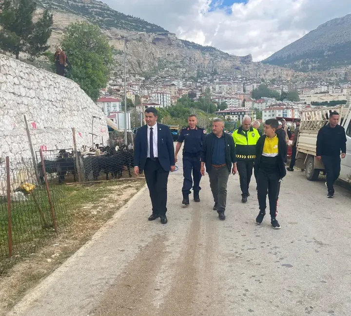 Ermenek Kaymakamı Uğur Muzaffer Çam, Kurban Bayramı öncesinde ilçede kurulan