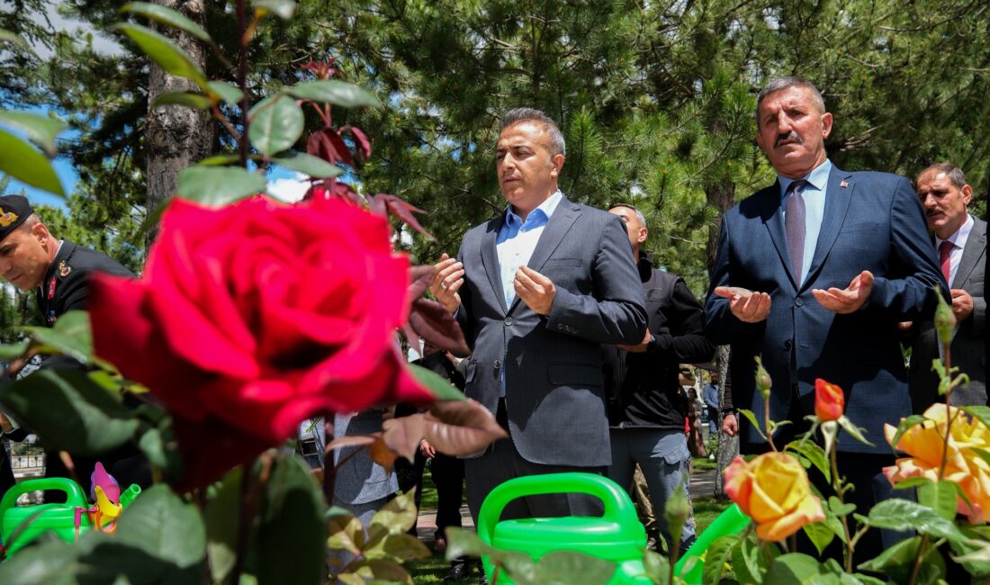 Karaman’da Kurban Bayramı arifesinde Garnizon ve Polis Şehitliği’nde anlamlı bir