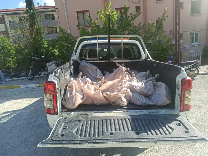Ermenek Belediyesi, hayırsever vatandaşların kurban bağışlarını teslim aldığını duyurdu. Belediyeden