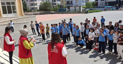 Karaman Gençlik ve Spor İl Müdürlüğü, okul ziyaretleri kapsamında gençlere